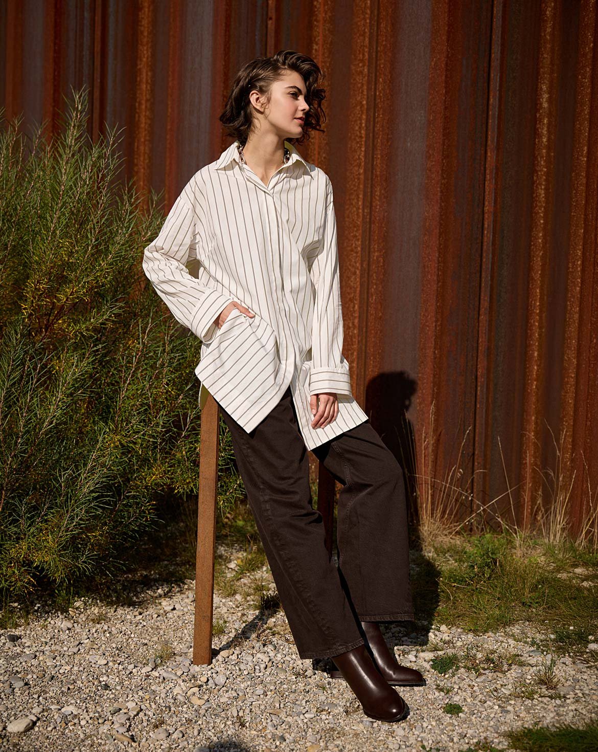 Den oversized randiga skjortan – en klassiker med en twist Den oversized randiga skjortan – en klassiker med en twist
